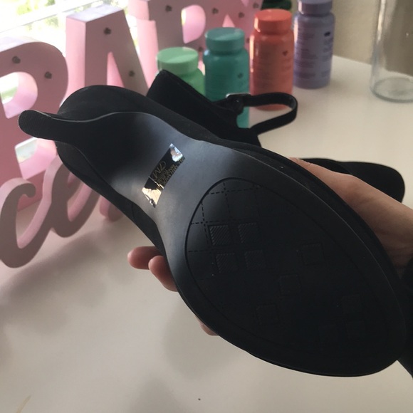 All black heels ♥️ - Picture 4 of 4